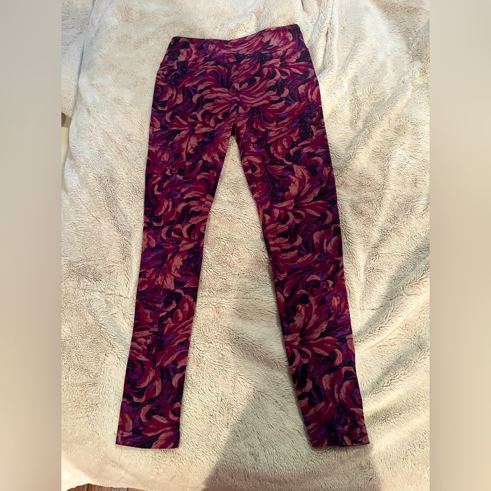 LulaRoe patterned leggings. One size.